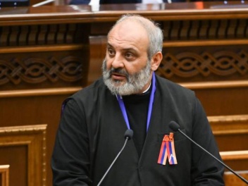Բագրատ սրբազանը կրկին ակտիվանում է․«Հրապարակ»