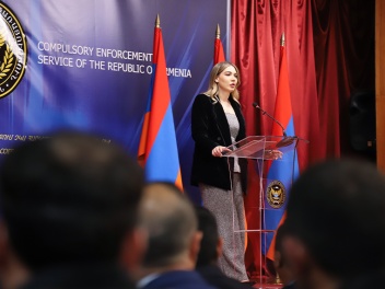 Մարդիկ Հարկադիր կատարողին վերաբերել են որպես...