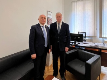 Դեսպան Աշոտ Սմբատյանը հանդիպել է Վրաստանի խոր...