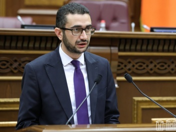 Երկքաղաքացիները կարող են առանց քննության ստանալ հայկական վարորդական վկայականներ