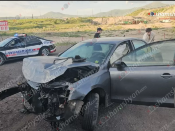 Կոտայքում «Volkswagen Jetta»-ն բախվել է քարե...