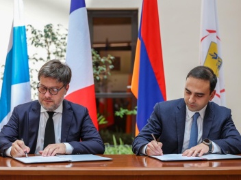 Երևանի ու Մարսելի քաղաքապետերը եղբայրական կապ...