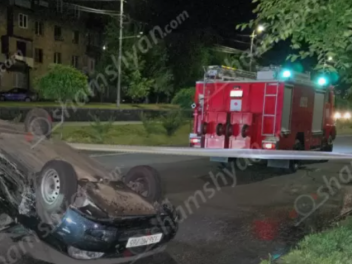 Երևանում բախվել են «Opel»-ն ու «Lada Priora»-...