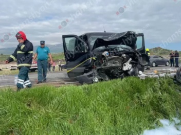 Բախվել են Opel Zafira և Volkswagen մակնիշի ավ...