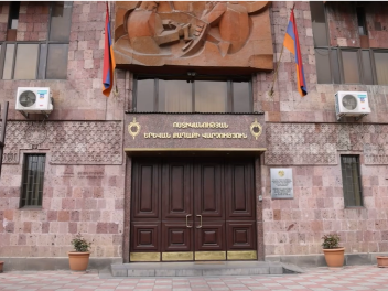 Արցախի պողոտայում ջրատարն ընկած կնոջը հաջողվե...