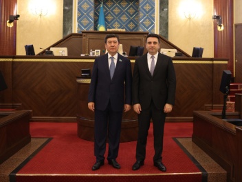 Ալեն Սիմոնյանը Ղազախստանի խորհրդարանի Մաժիլիս...