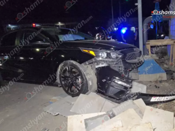 Ավանում բախվել են «Nissan Tiida»-ն ու «Kia»-ն, վերջինը հայտնվել է մայթին