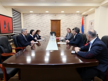 ԿԳՄՍ նախարարն ընդունել է «Ասկոնաս Հոլտ» միջազ...