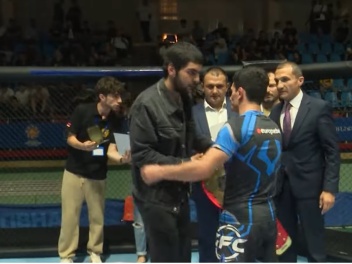 Հովհաննես Ծառուկյանը պարգևատրել է MMA-ի չեմպիոններին