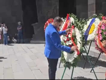 Բաշ Ապարանի հուշահամալիրում Գագիկ Ծառուկյանի...