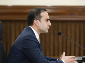Մաքսիմալ զգույշ եղեք, սխալ հայտարարություն եք...