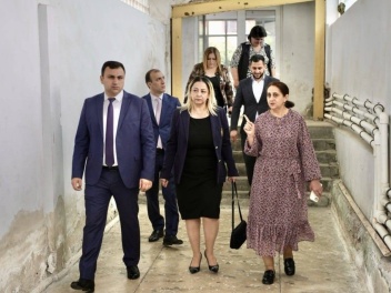 Արմավիրի մարզպետն այցելել է Մերձավանի միջնակա...