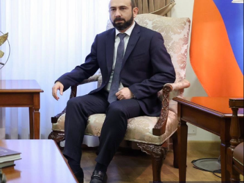 Պայմանների մի խումբը, օրինակ, Մինսկի կառույցների օրակարգը մեզ համար քննարկելի է․ Միրզոյան