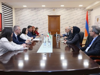 Քննարկվել են Հայաստանում իրանագիտության զարգացմանը վերաբերող հարցեր