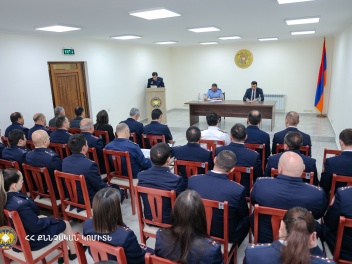 Արթուր Պողոսյանը խորհրդակցություն է անցկացրել Արմավիրի մարզային քննչական վարչությունում