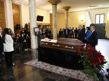 Փաշինյանը հարգանքի տուրք է մատուցել Ռադիկ Մար...