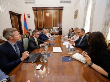 Տիգրան Խաչատրյանը և Դոնալդ Լամբերտը քննարկել...