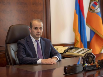 Արմեն Աբազյանի որդին Երևանի կենտրոնում բնակար...