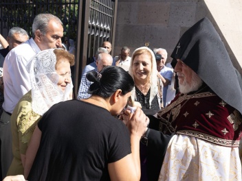 Սուրբ Հովհաննես Կարապետի մասունքը տարվել է Շո...