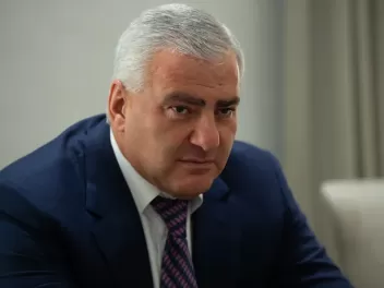 Գործարար Սամվել Կարապետյանին տարել են Արմավիր...