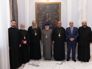 Ամենայն Հայոց Կաթողիկոսն ընդունել է Լիբանանից...