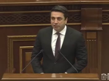 Մի գնացեք, ձեր մասին եմ խոսում, լավ, գնացեք,...