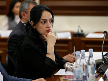 Այսինքն, իշխանության վատ կառավարման համար, որ...