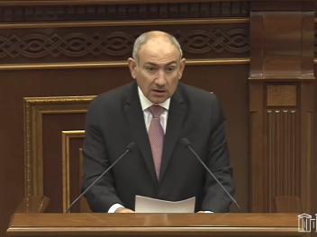 Մոմի գործի նայողը կաթողիկոսի եղբոր տղան է. Փա...