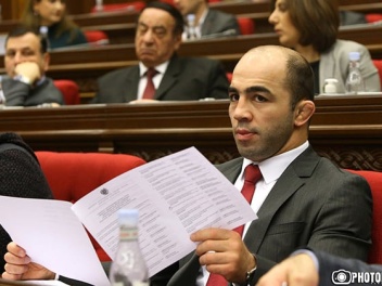 Պատուհասի «շնորհիվ» Արցախը առաջին անգամ մնացե...