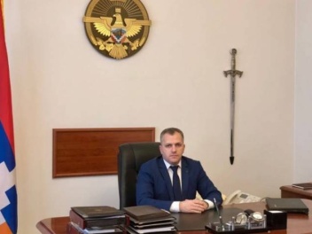 «Հրապարակ»․ Դրվեց Արցախի նախագահի ինսիտուտի տապանաքարը