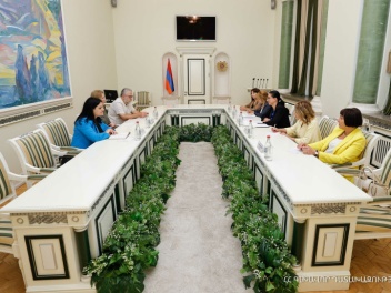 Աննա Վարդապետյանը Նիդերլանդների դեսպանի հետ ք...
