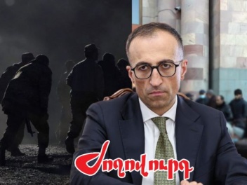 Կառավարության մոտ քաշել են Արսեն Թորոսյանի օձ...