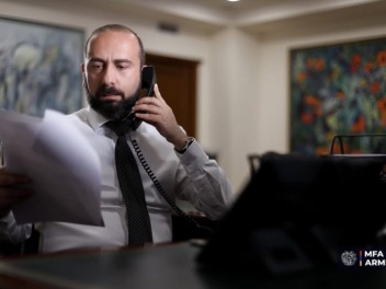 Արարատ Միրզոյանը հեռախոսազրույց է ունեցել Ֆին...