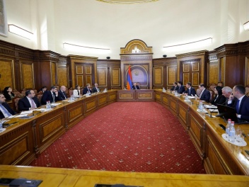Քննարկվել են անկանխիկ գործառնությունների խթան...