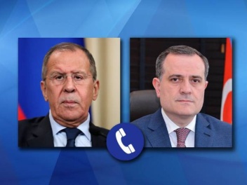 Սերգեյ Լավրովն ու Ջեյհուն Բայրամովը հեռախոսազ...