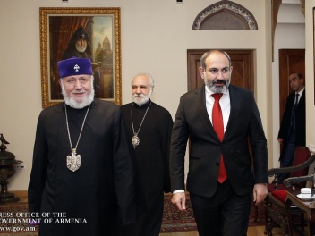 Գարեգին Բ–ն ինքն անձամբ թող պարզաբանի․ արդյո՞...