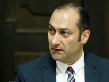 Արտակ Զեյնալյանը վայր է դրել Երևանի ավագանու...