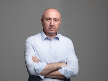 Մեծ ցնցումների ջատագովները` խաղաղության լոզունգներով