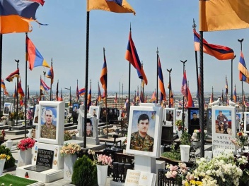 Արցախի թեմի առաջնորդը Եռաբլուրում կանցկացնի Հ...