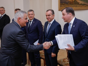 Մհեր Գրիգորյանը և ՌԴ նահանգապետների պատվիրակությունը քննարկել են առևտրատնտեսական և զբոսաշրջության ոլորտներում հարաբերությունների զարգացման հեռանկարները