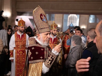 Կանգնած ենք Մայր Աթոռ Սուրբ Էջմիածնի և ազգընտ...