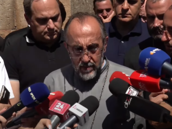Ասել եմ, լավ եմ արել. Միքայել Սրբազանը գնում...