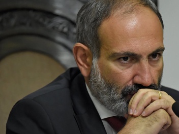 Բոլորին հերթով փչացնում է Նիկոլը, oգտագործում...