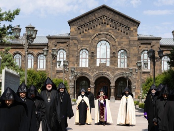 Հայաստանյայց Առաքելական Սուրբ Եկեղեցին տոնախմ...