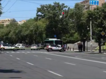 Անհետ կորած զինծառայողների հարազատները բացել...