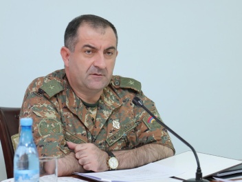 ԳՇ պետն ասում է, որ իրենք անտեսում են ադրբեջանական կրակոցները