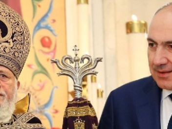 Կաթողիկոսին «հեռացնելու» հարցում նահանջ չի լի...