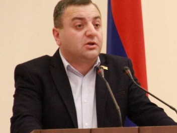 «Հրապարակ». Դավիթ Գալստյանն ու 590 հազար դոլար հափշտակածը նույն խցում