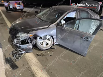 Երևան-Էջմիածին ավտոճանապարհին «Toyota Camry»-...