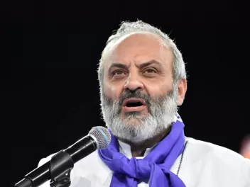 Ես պահանջում եմ իրավասու մարմիններից հրապարակ...